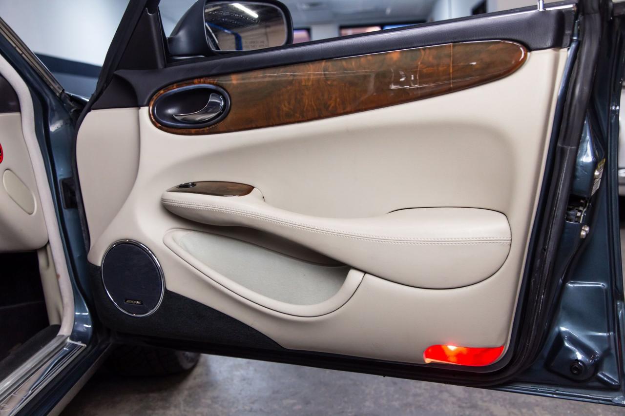 2001 Jaguar XJR SUPERCHARGED V8