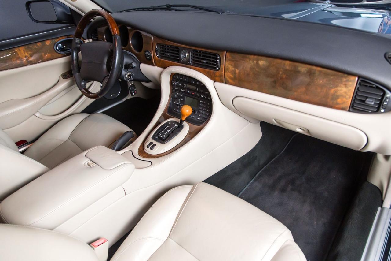 2001 Jaguar XJR SUPERCHARGED V8