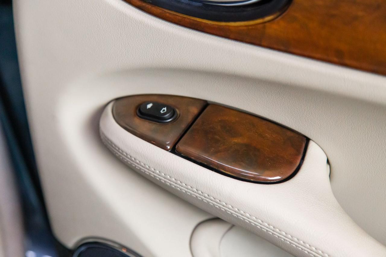 2001 Jaguar XJR SUPERCHARGED V8