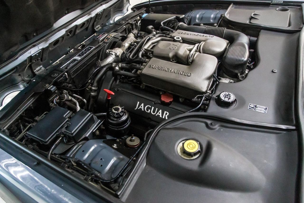 2001 Jaguar XJR SUPERCHARGED V8