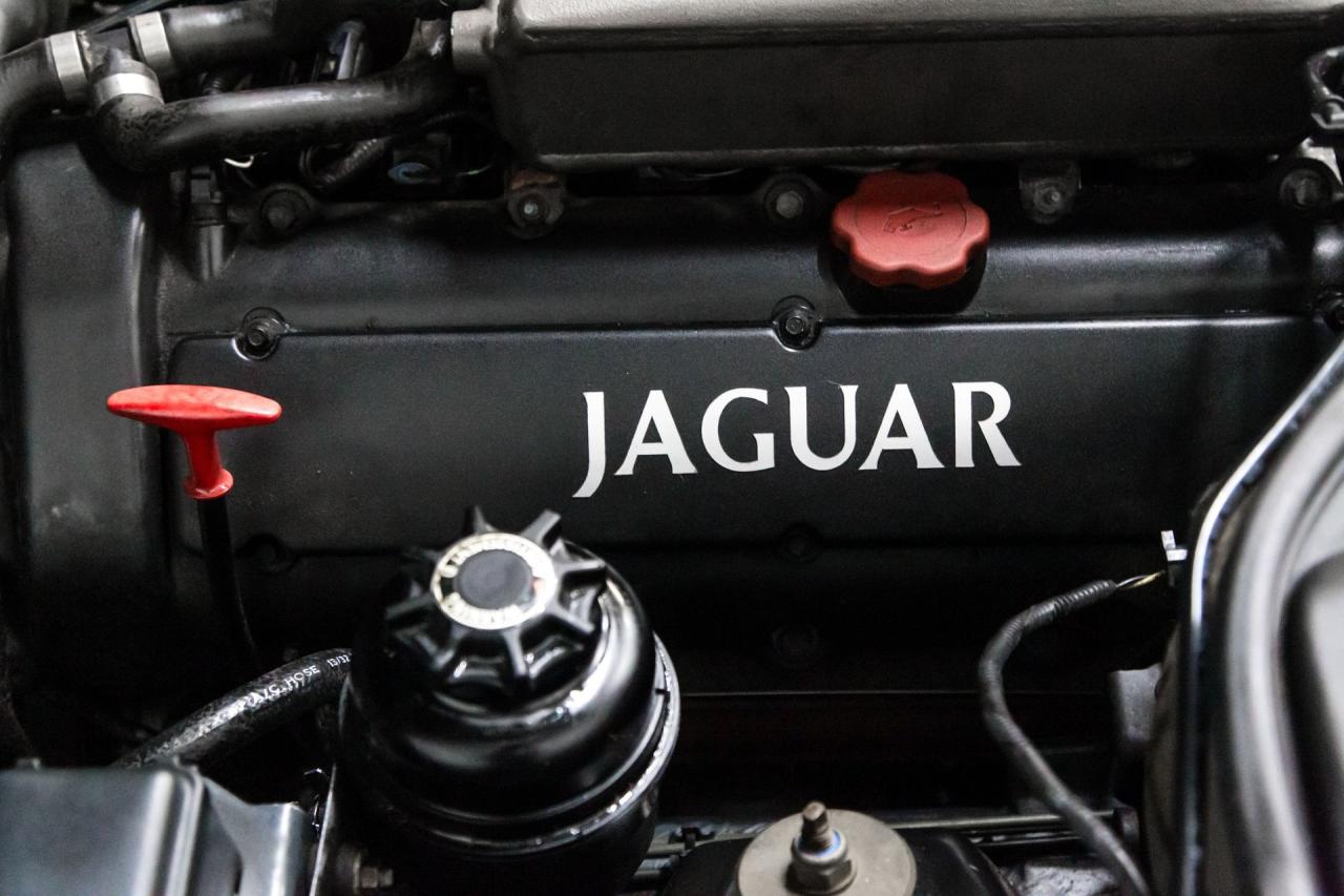 2001 Jaguar XJR SUPERCHARGED V8