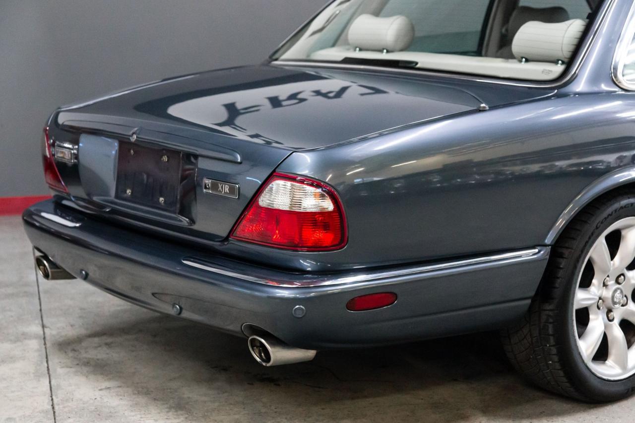 2001 Jaguar XJR SUPERCHARGED V8
