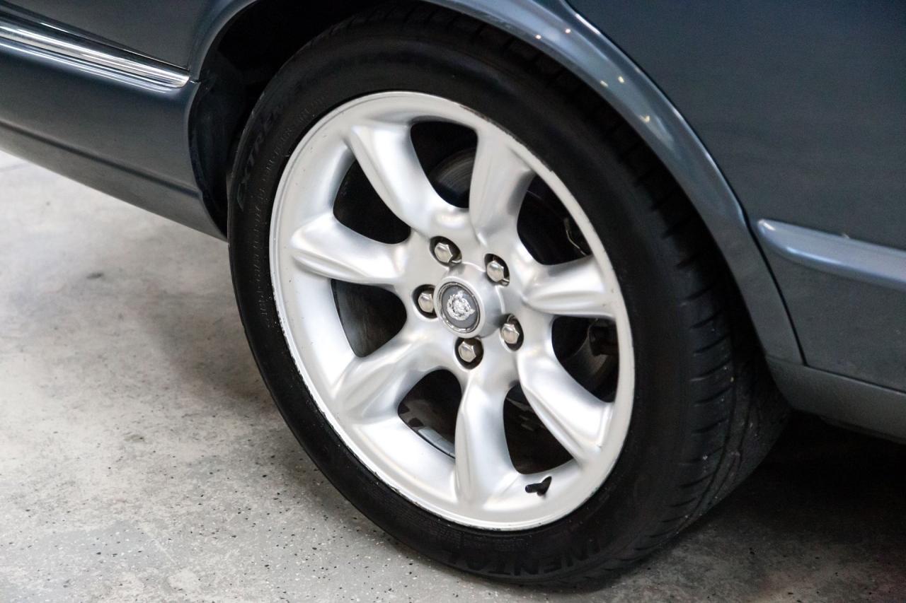 2001 Jaguar XJR SUPERCHARGED V8