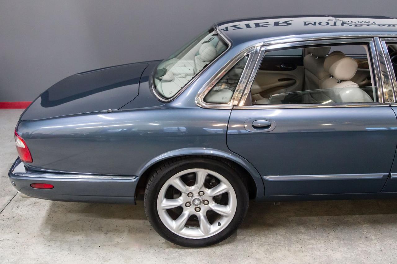 2001 Jaguar XJR SUPERCHARGED V8