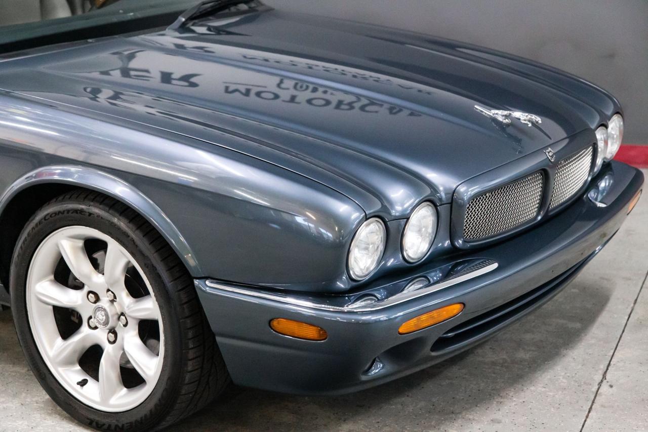 2001 Jaguar XJR SUPERCHARGED V8
