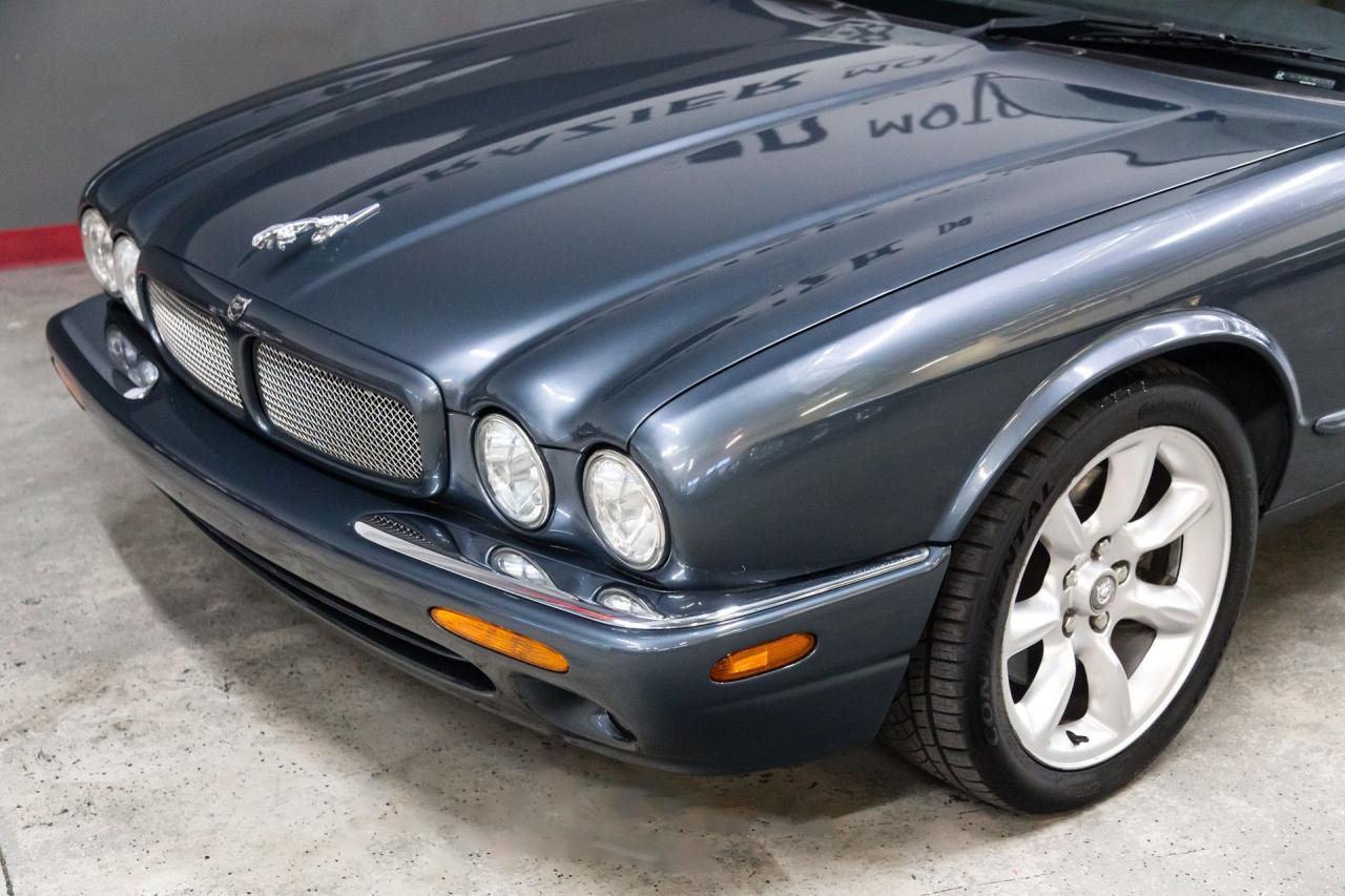 2001 Jaguar XJR SUPERCHARGED V8