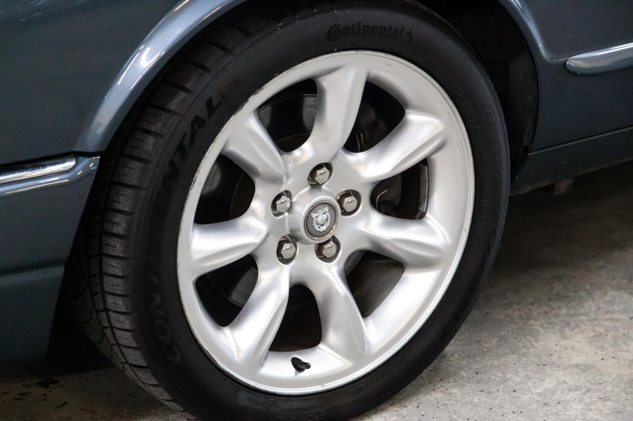 2001 Jaguar XJR SUPERCHARGED V8