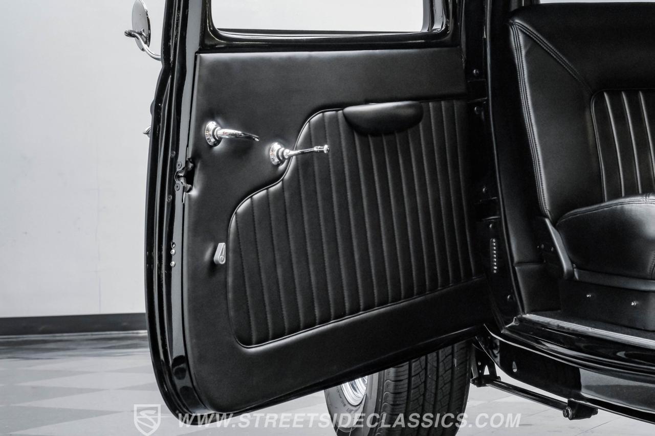 1932 Ford 3-Window Coupe