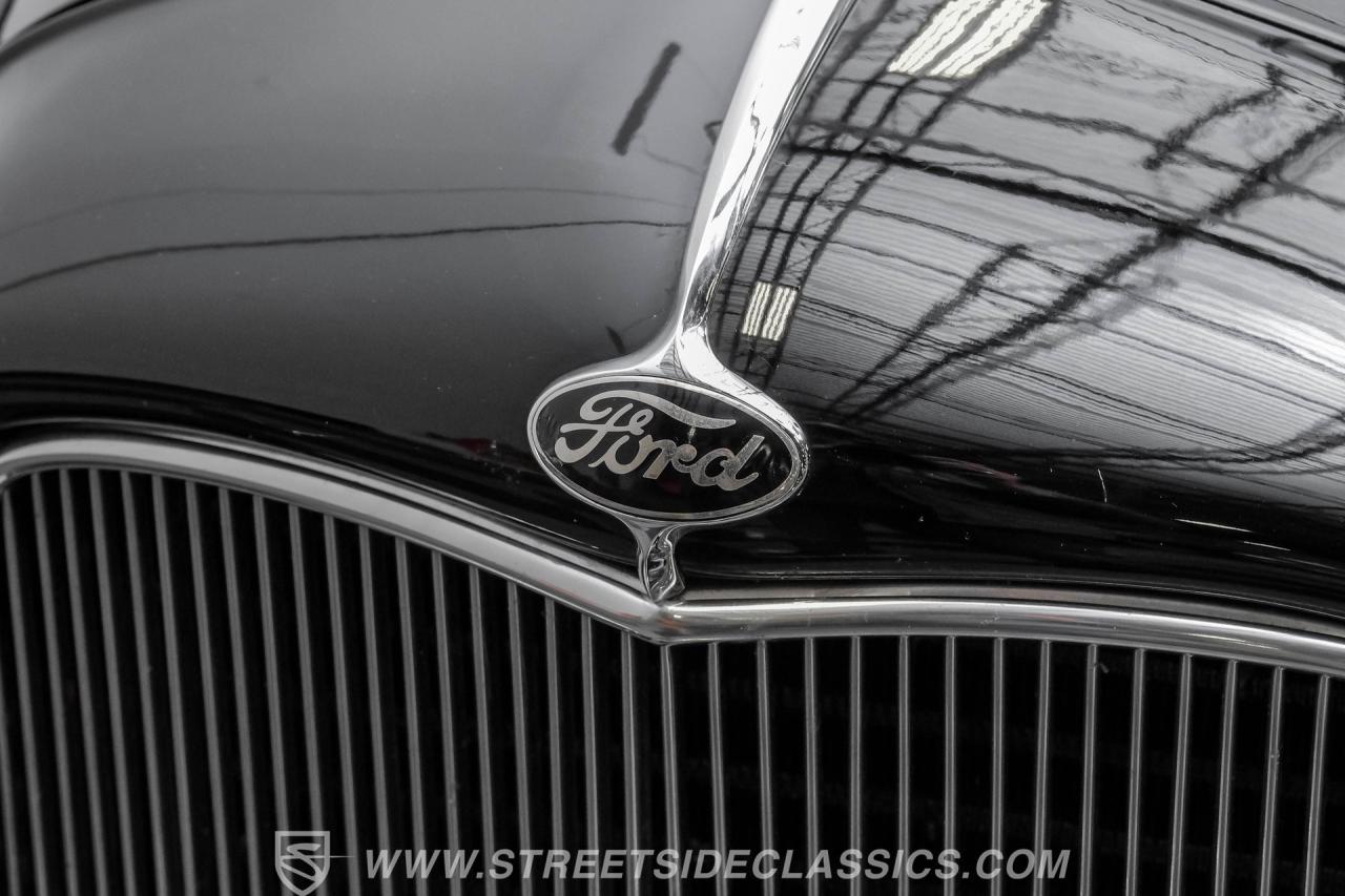 1932 Ford 3-Window Coupe