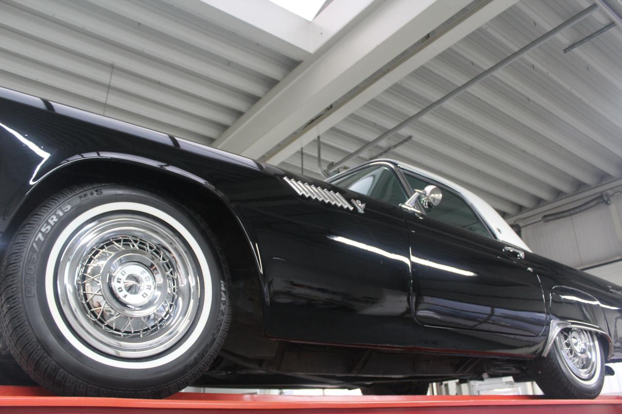 1955 Ford Thunderbird Convertible Coup&eacute; &ldquo;Continental kit&rdquo;