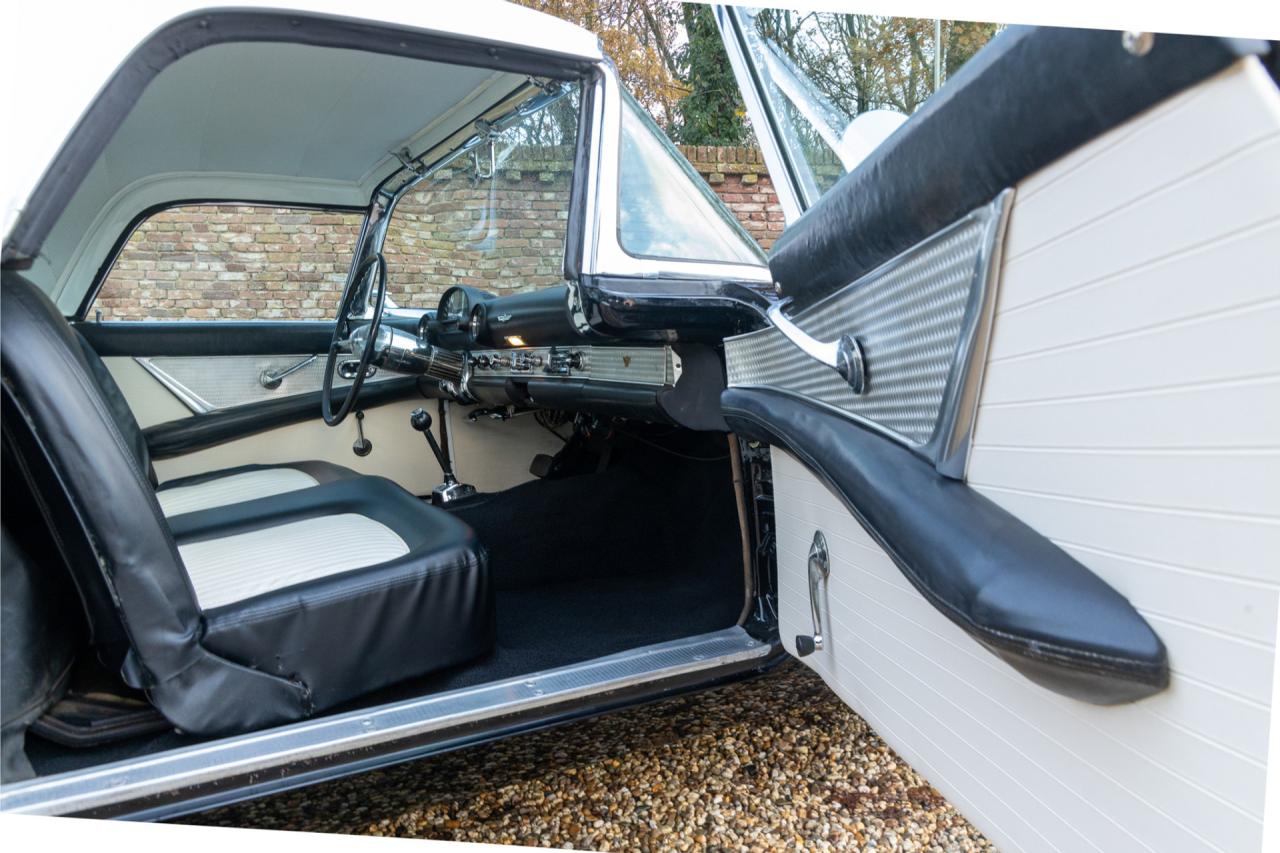 1955 Ford Thunderbird Convertible Coup&eacute; &ldquo;Continental kit&rdquo;