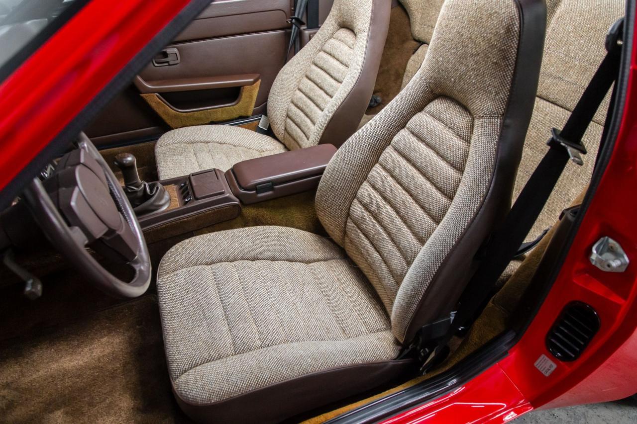 1983 Porsche 22296 mile 944