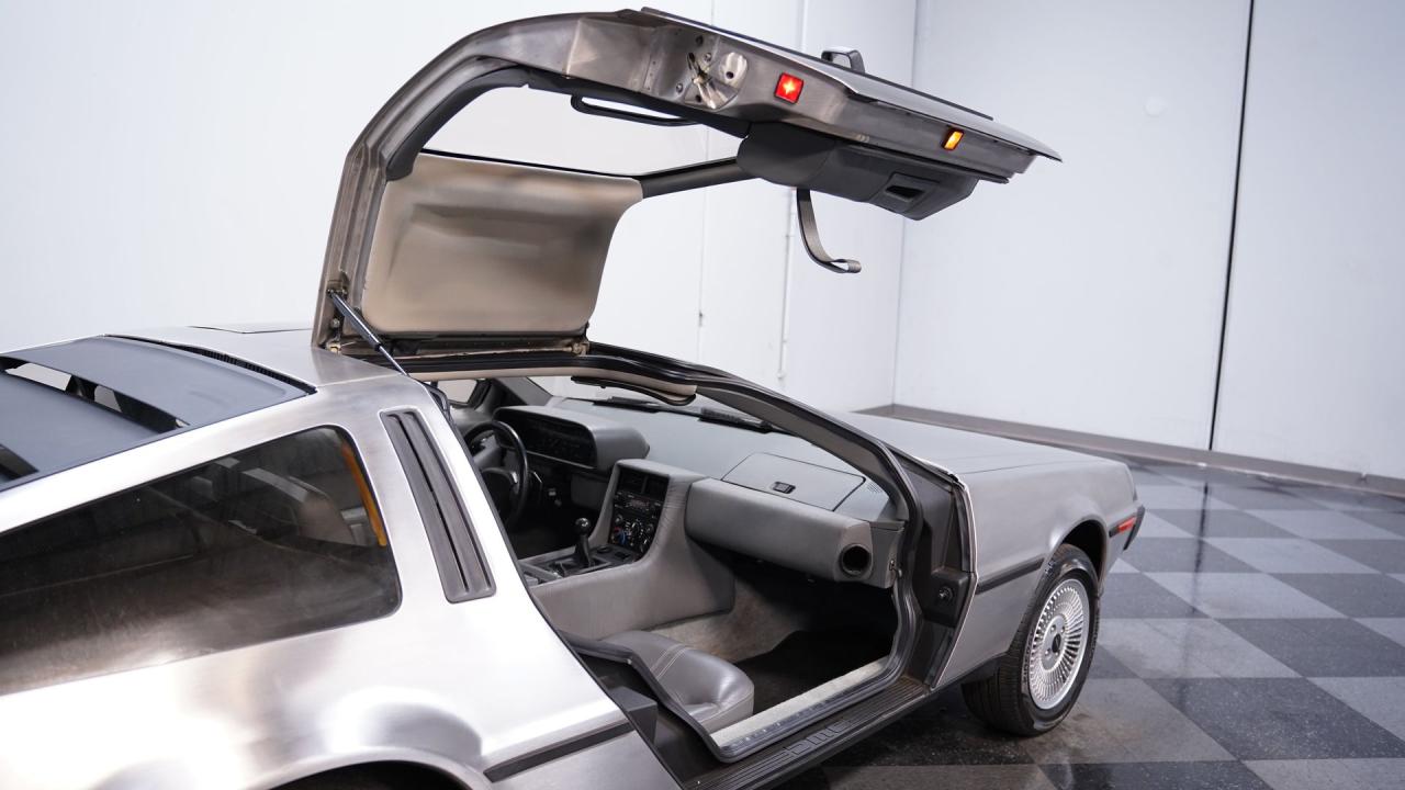 1981 DeLorean DMC-12