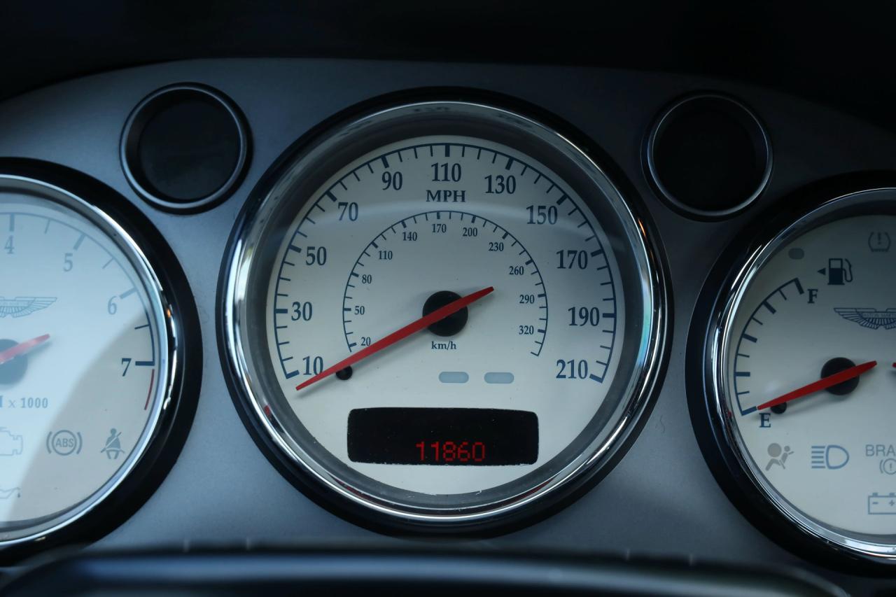 2003 Aston Martin Vanquish 5.9 V12 &ldquo;11.800 Miles&rdquo;