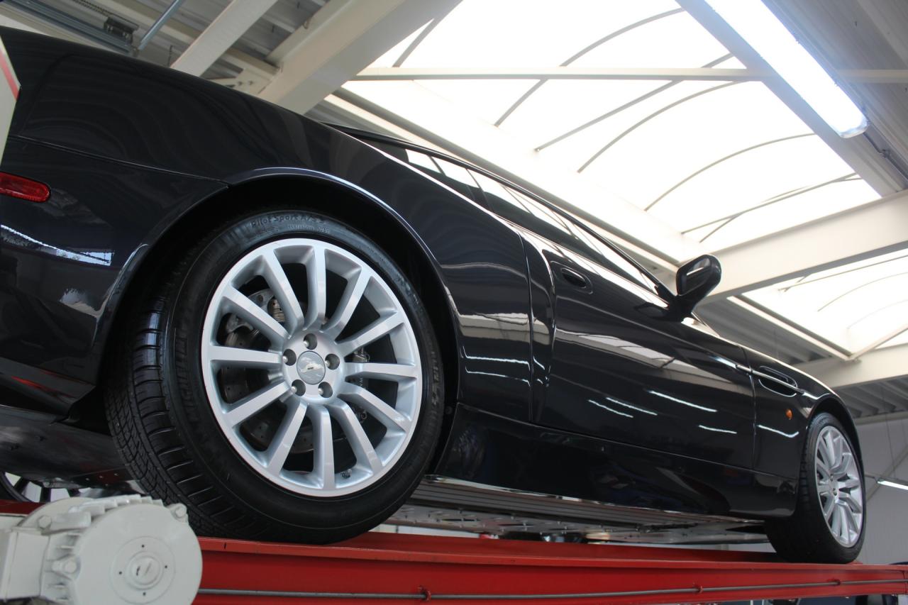 2003 Aston Martin Vanquish 5.9 V12 &ldquo;11.800 Miles&rdquo;