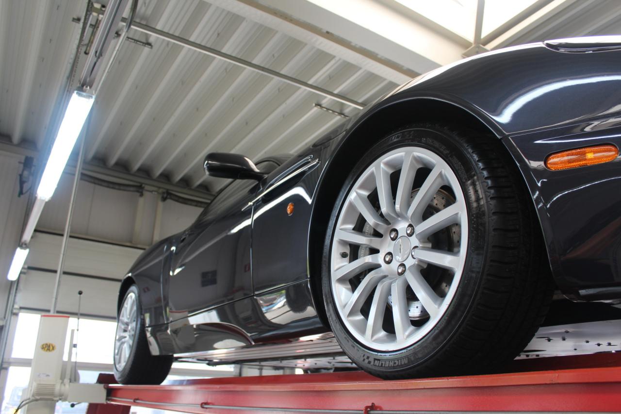 2003 Aston Martin Vanquish 5.9 V12 &ldquo;11.800 Miles&rdquo;