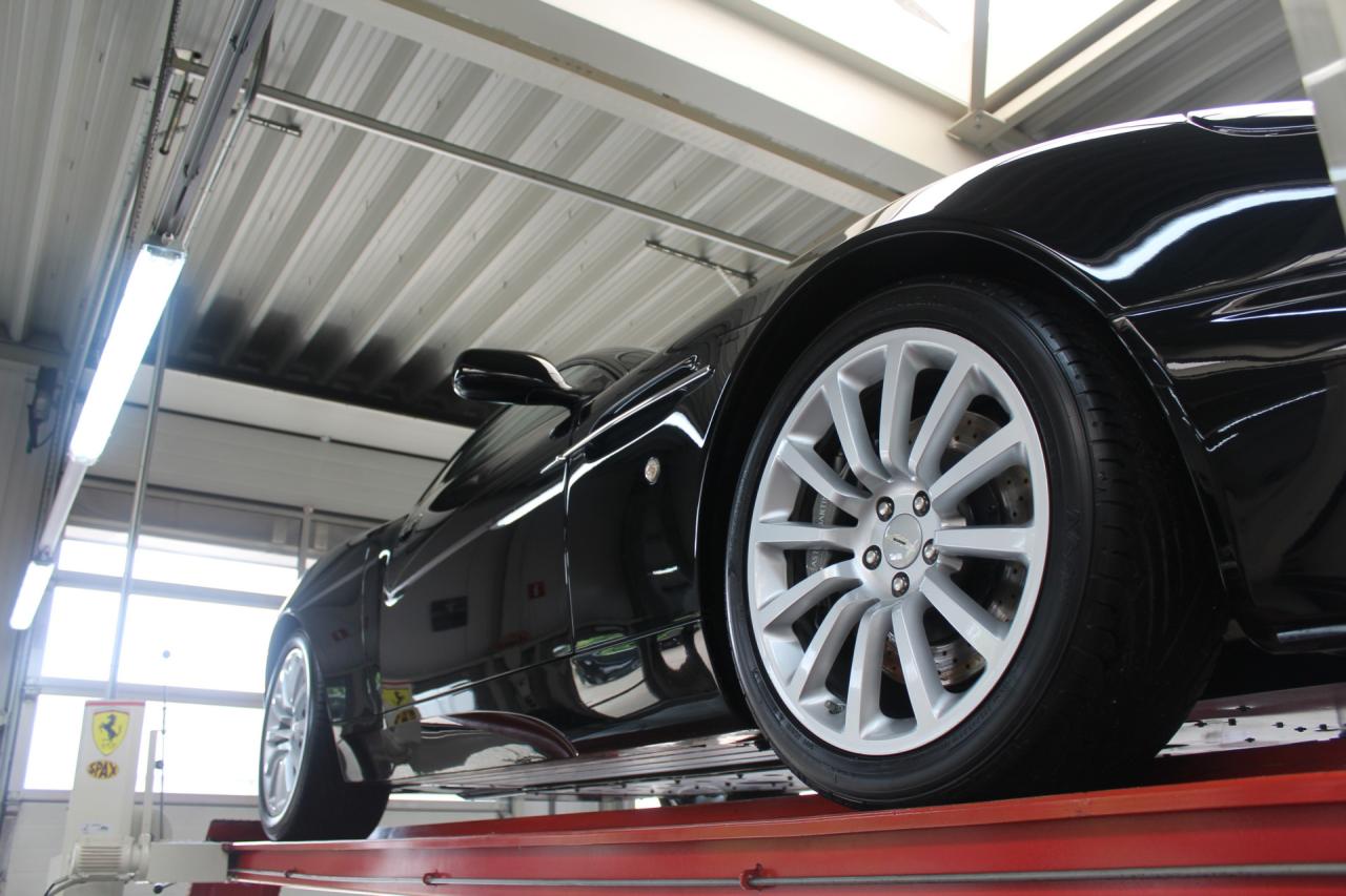 2002 Aston Martin V12 Vanquish &ldquo;Low mileage&rdquo;