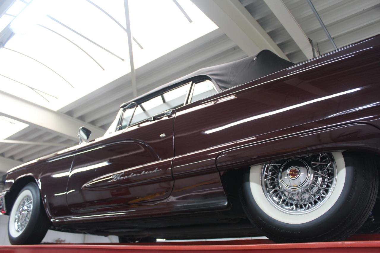 1960 Ford Thunderbird Convertible V8 352 ci