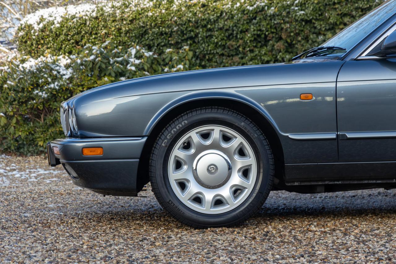 1995 Jaguar XJ6 4.0 Sovereign &ldquo;XJ300&rdquo;