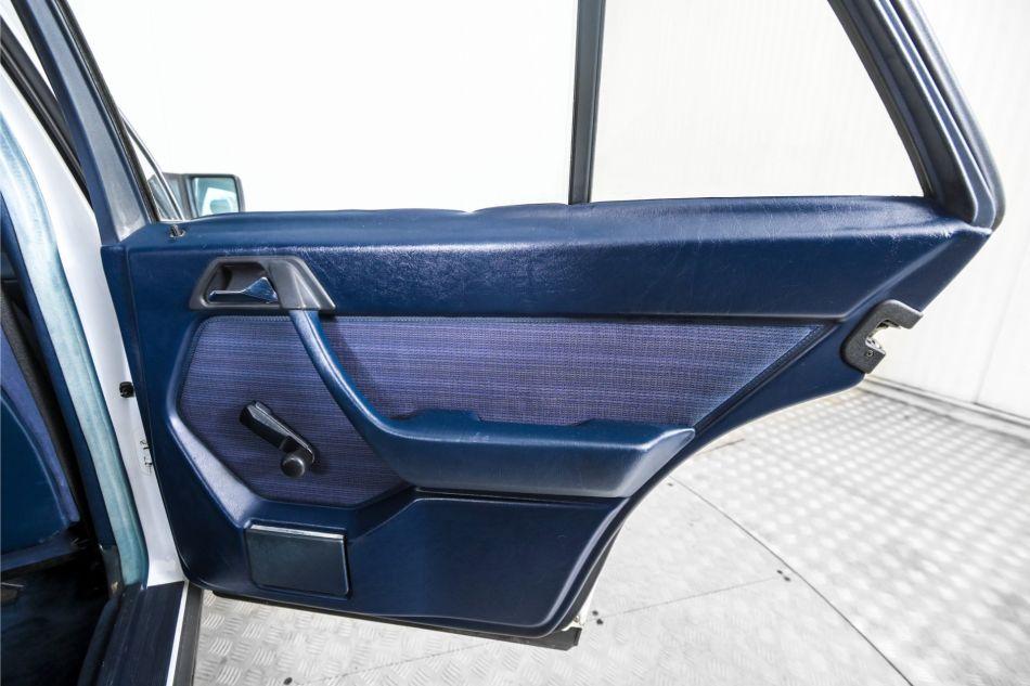 1986 Mercedes - Benz 200-serie