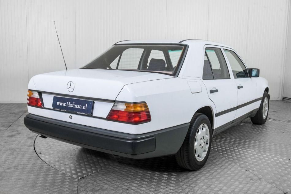 1986 Mercedes - Benz 200-serie