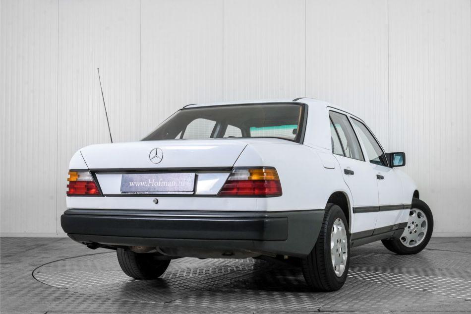 1986 Mercedes - Benz 200-serie