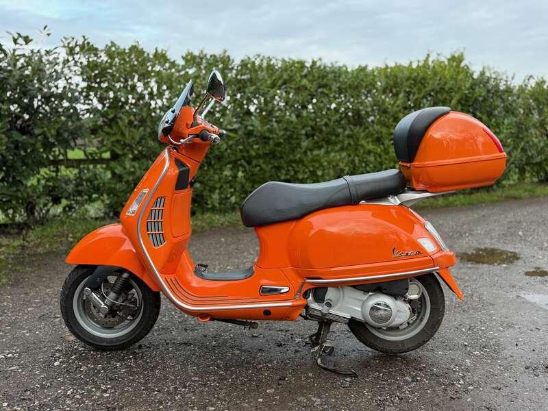 2004 PIAGGIO VESPA GT200L