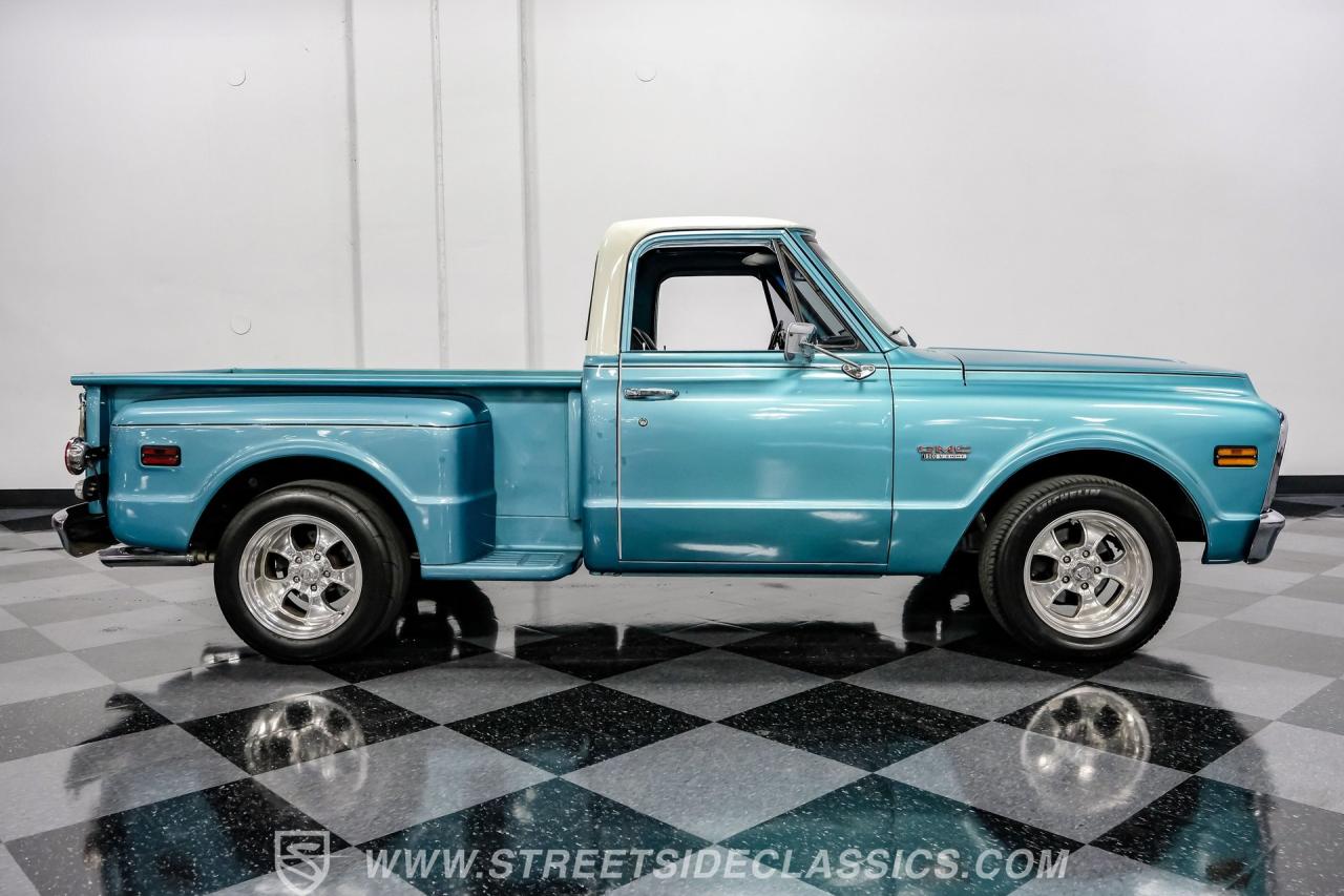 1969 GMC C10 Stepside Restomod