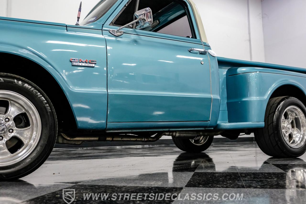 1969 GMC C10 Stepside Restomod
