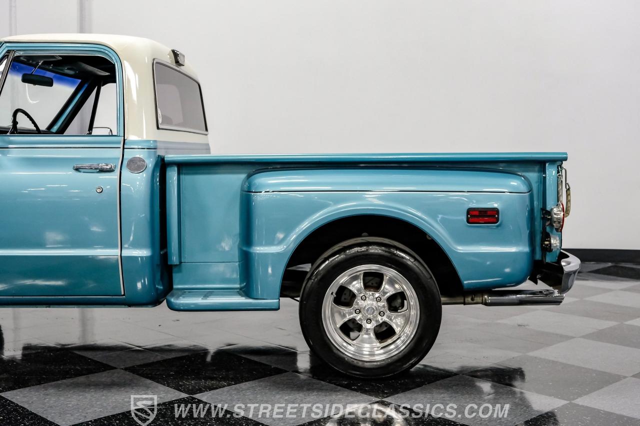 1969 GMC C10 Stepside Restomod
