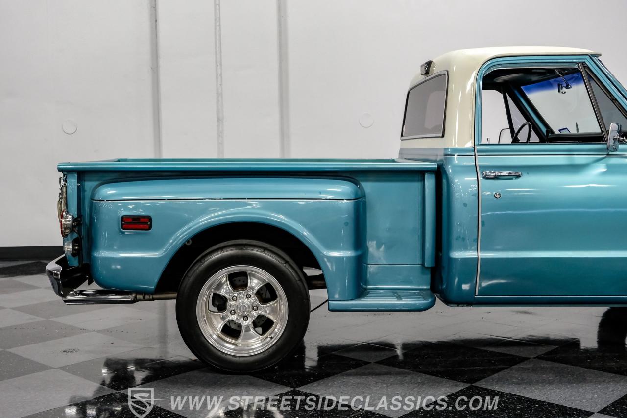 1969 GMC C10 Stepside Restomod