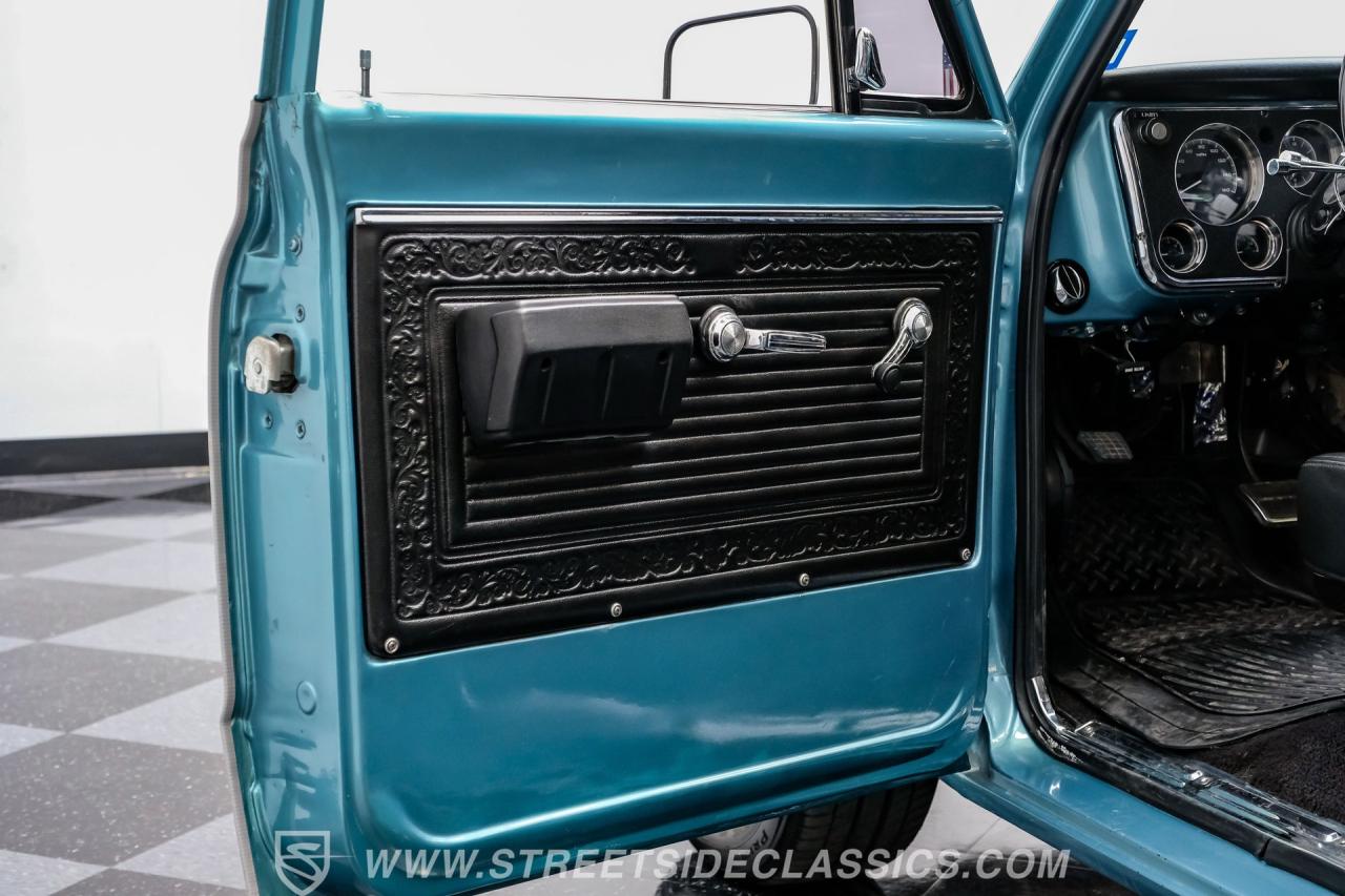 1969 GMC C10 Stepside Restomod