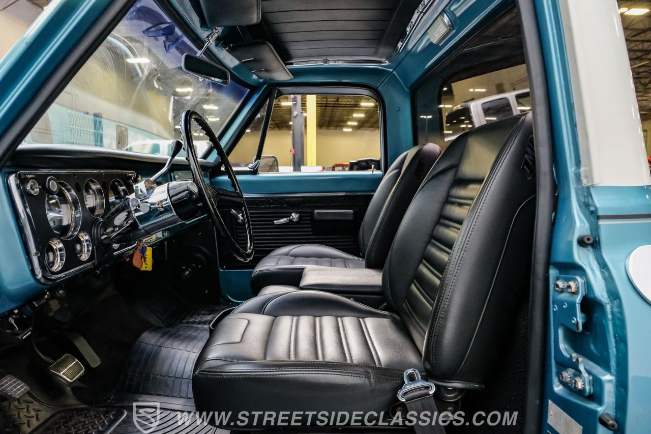 1969 GMC C10 Stepside Restomod