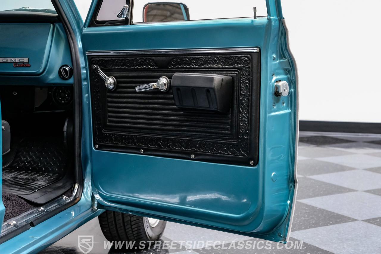 1969 GMC C10 Stepside Restomod