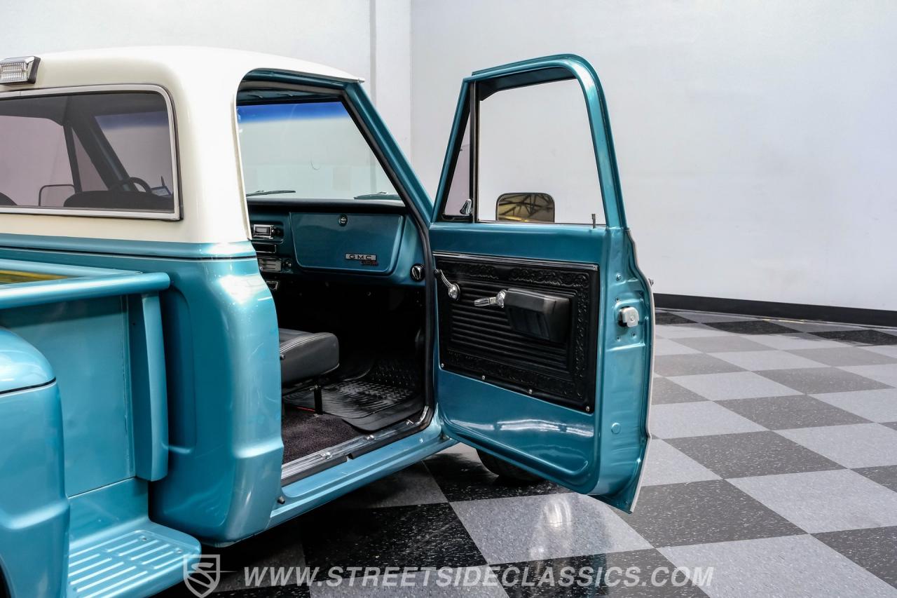 1969 GMC C10 Stepside Restomod