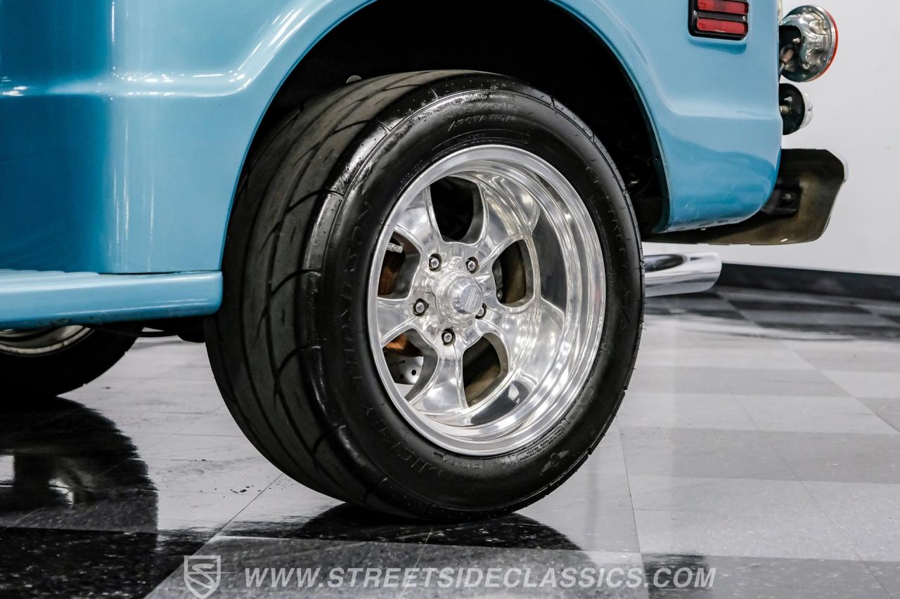 1969 GMC C10 Stepside Restomod