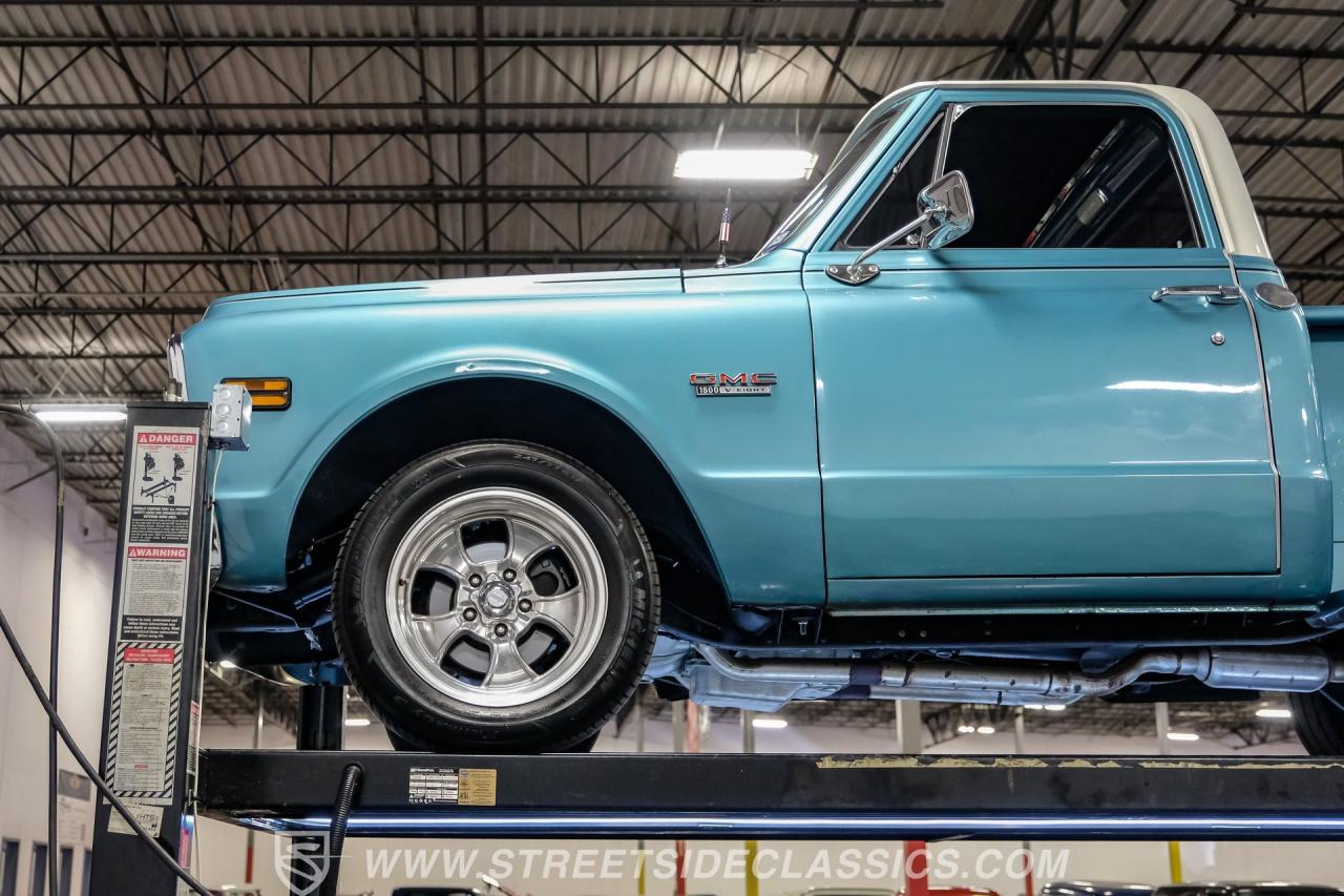 1969 GMC C10 Stepside Restomod