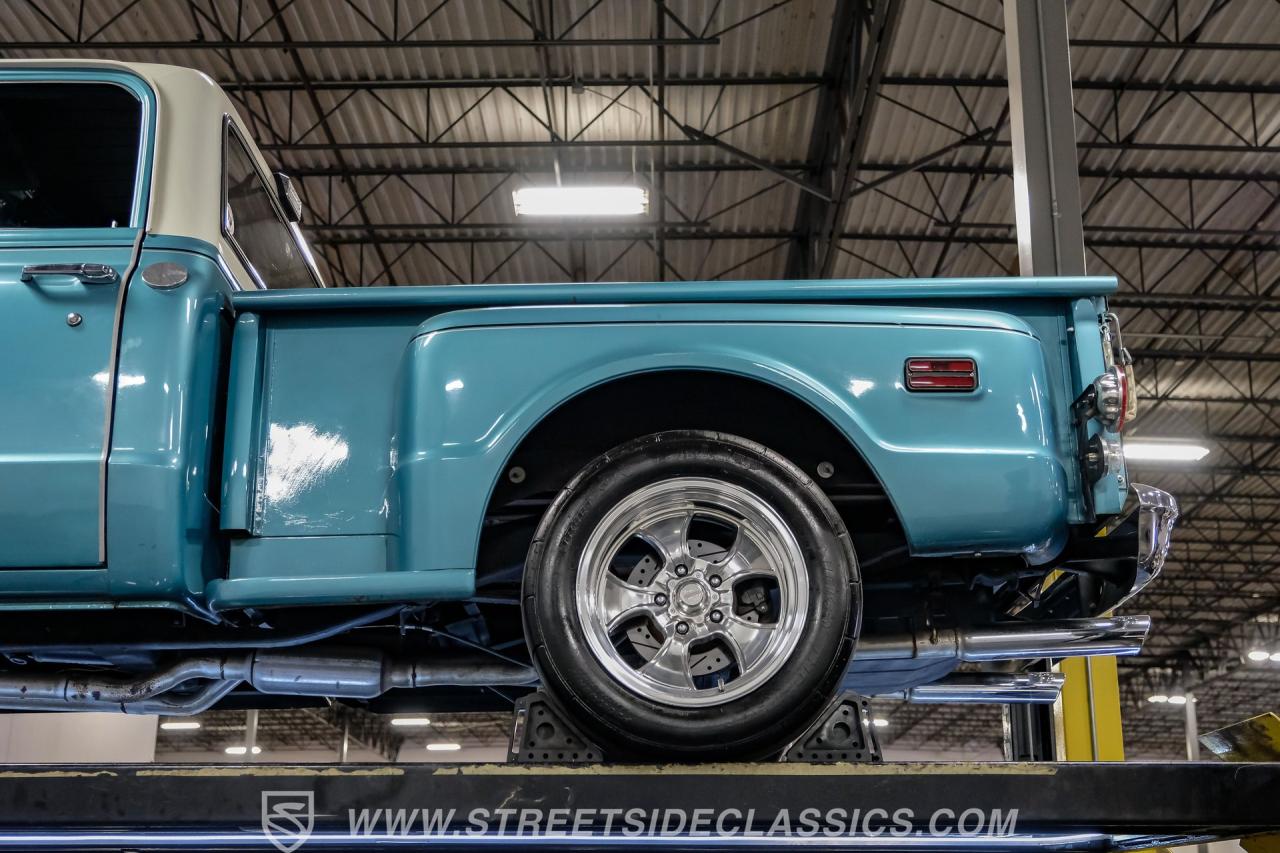 1969 GMC C10 Stepside Restomod