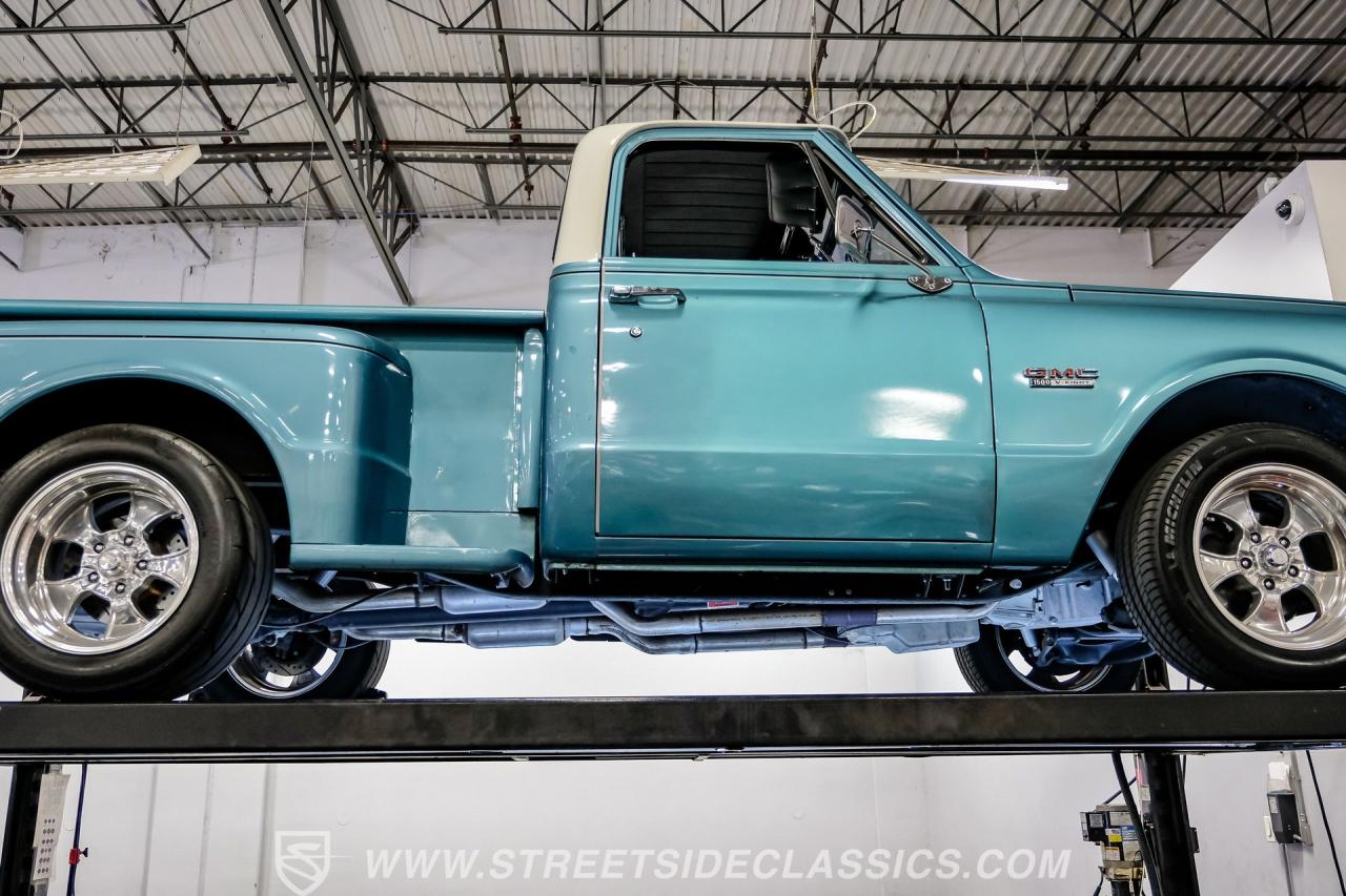 1969 GMC C10 Stepside Restomod