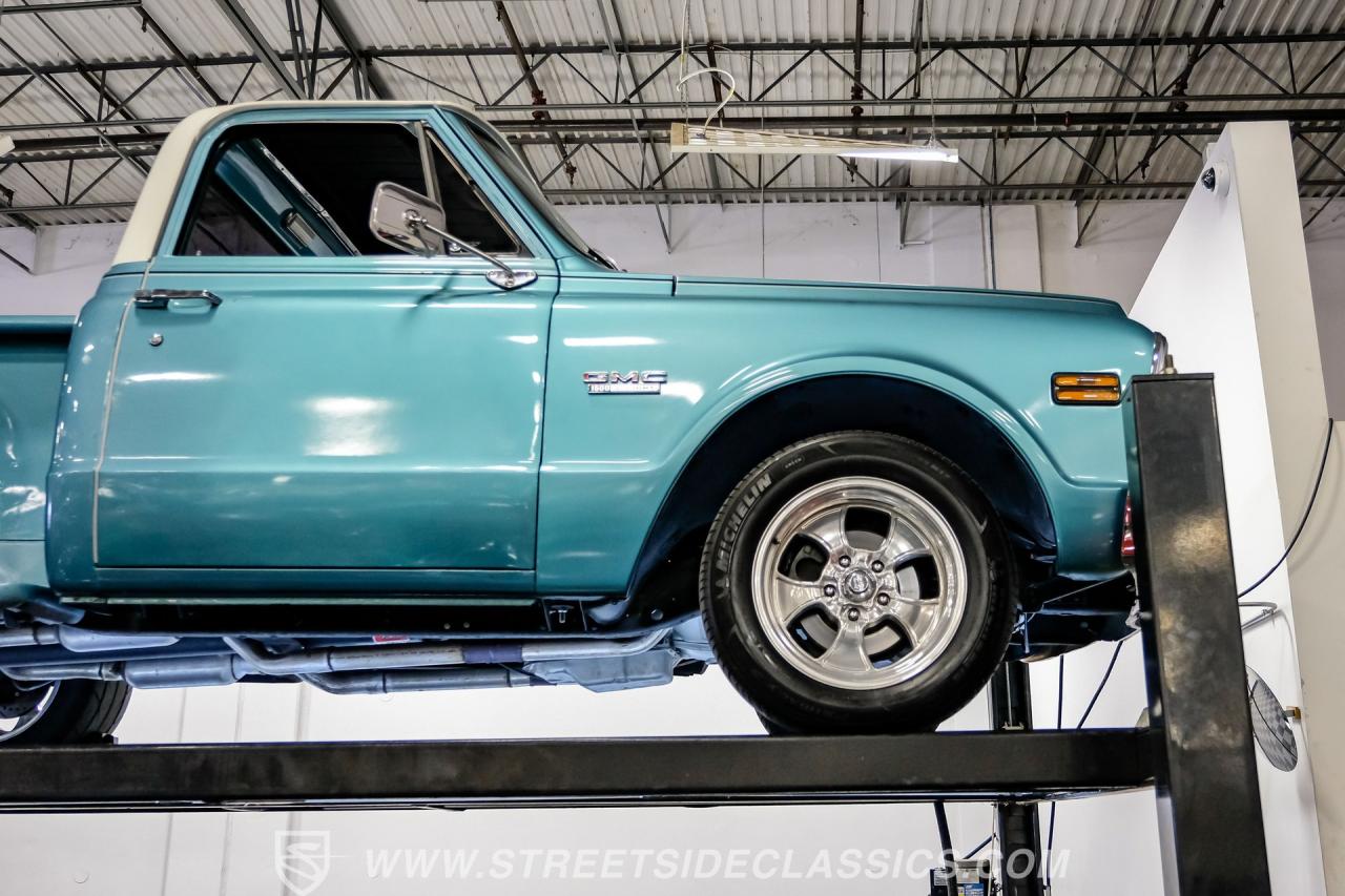 1969 GMC C10 Stepside Restomod