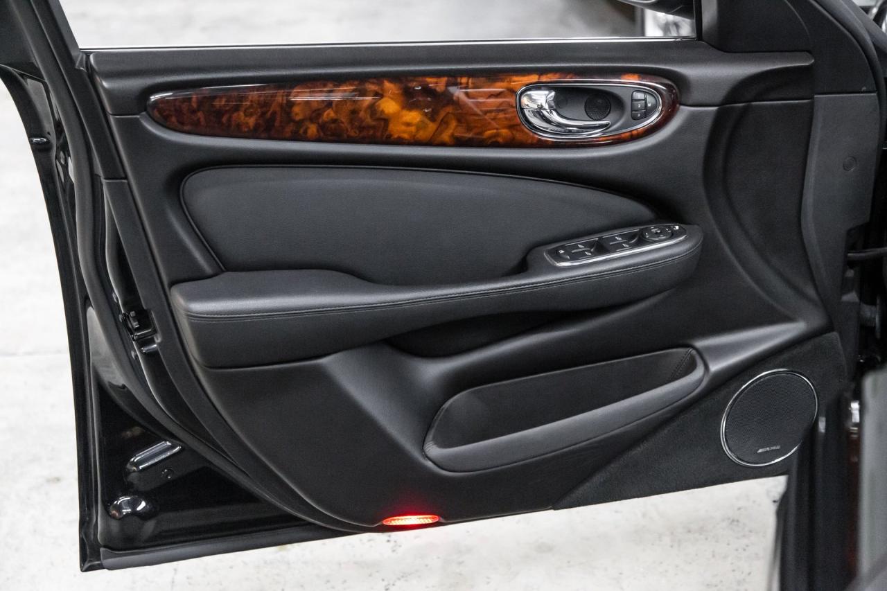 2004 Jaguar XJR SUPERCHARGED V8