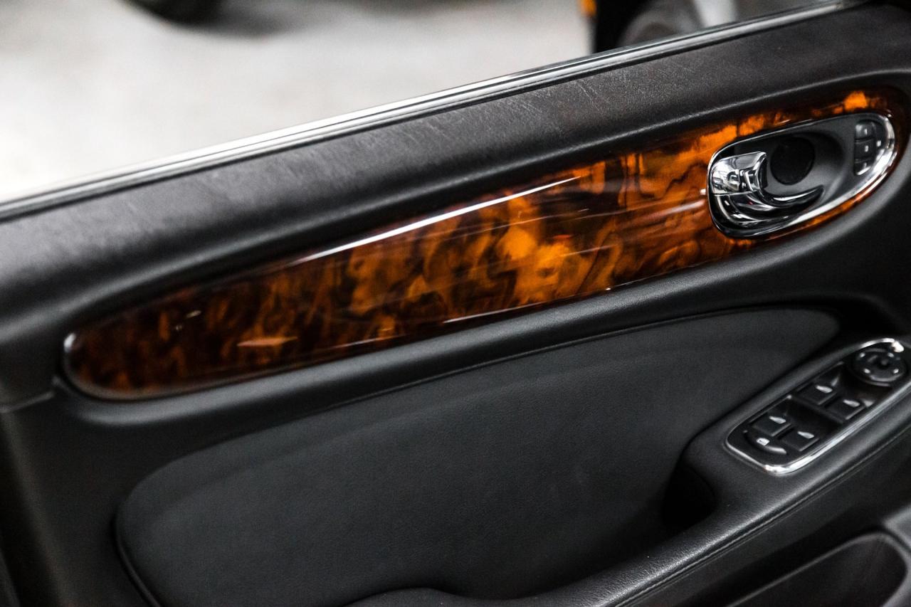 2004 Jaguar XJR SUPERCHARGED V8