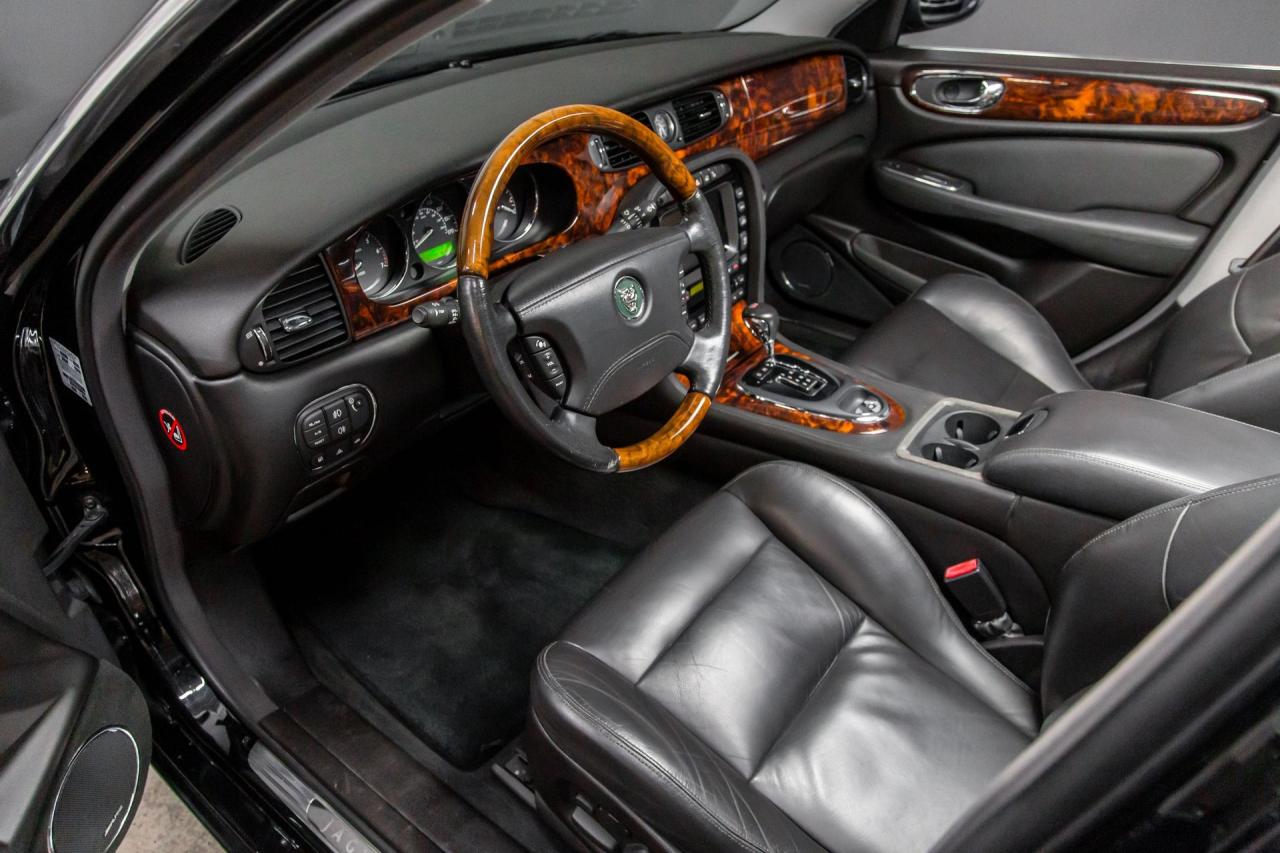 2004 Jaguar XJR SUPERCHARGED V8
