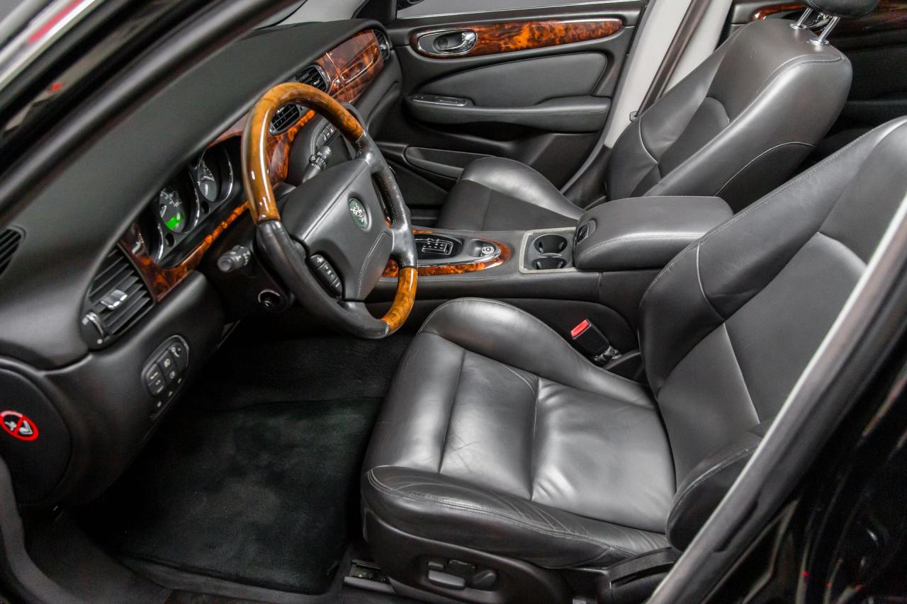 2004 Jaguar XJR SUPERCHARGED V8