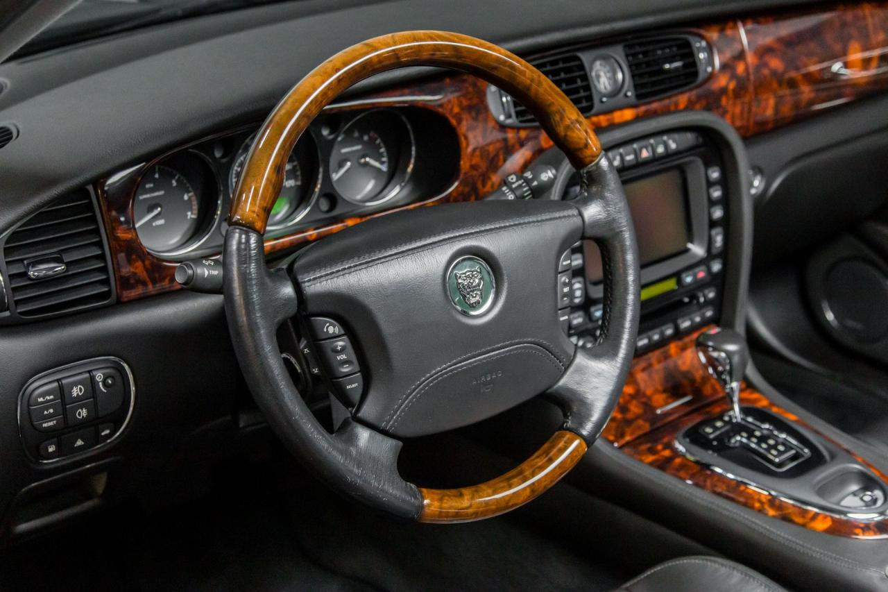 2004 Jaguar XJR SUPERCHARGED V8
