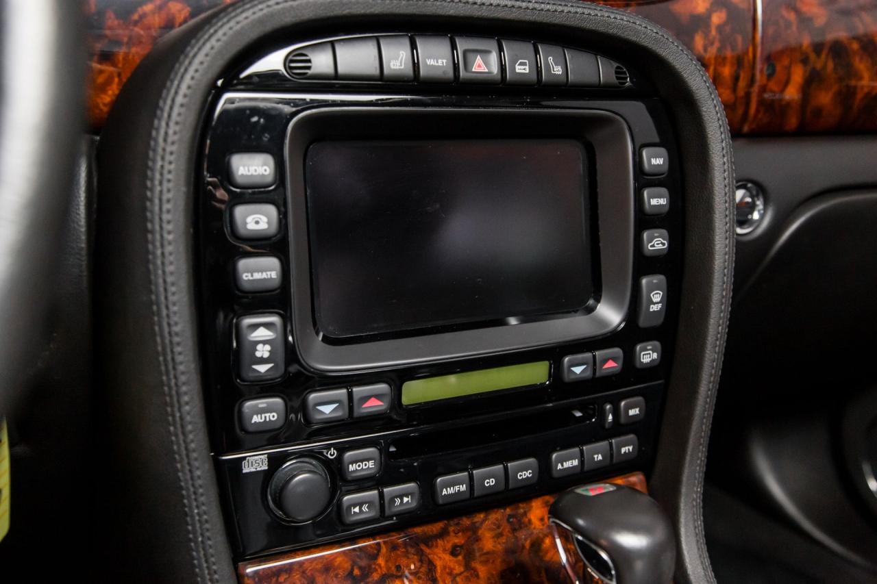 2004 Jaguar XJR SUPERCHARGED V8