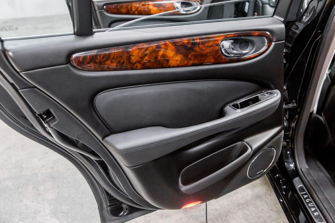 2004 Jaguar XJR SUPERCHARGED V8