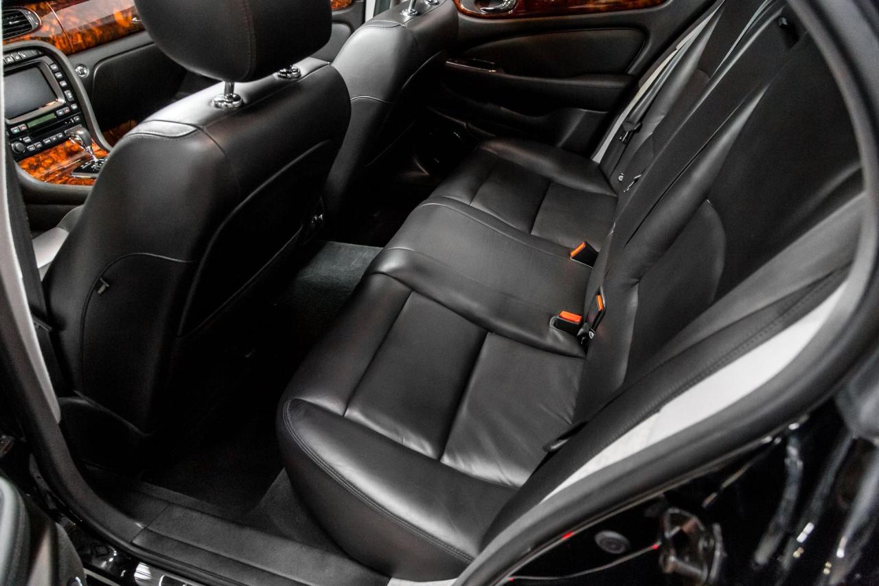 2004 Jaguar XJR SUPERCHARGED V8