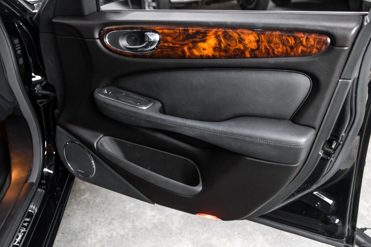 2004 Jaguar XJR SUPERCHARGED V8