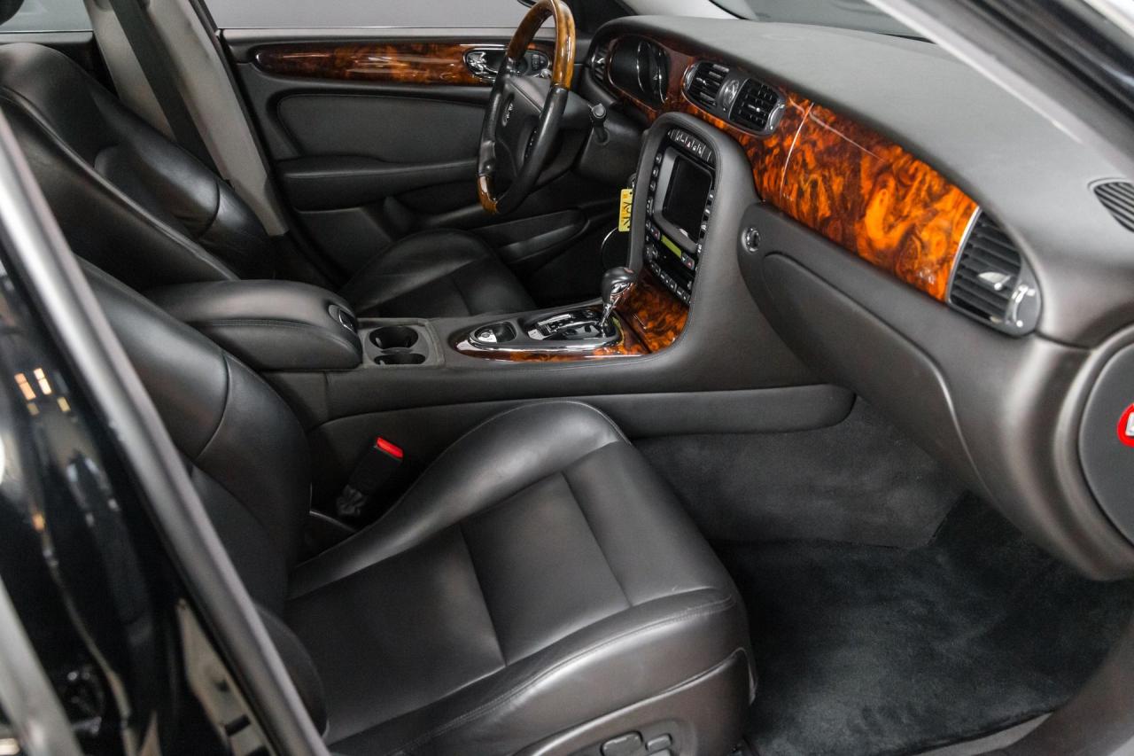 2004 Jaguar XJR SUPERCHARGED V8